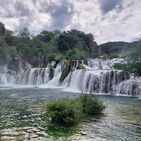 Apartman Luka Jadrtovac Bagian luar foto